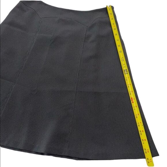 TAHARI Skirt Narrow Pinstripe A-line Slightly Flared Sz 8 Corpcore Work Office - Picture 9 of 11